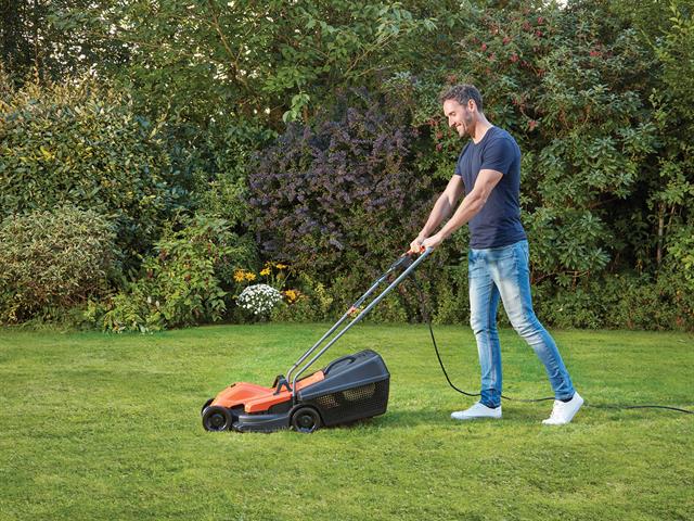 Black Decker Black Decker B DBEMW451 240V 320mm Push Lawn Mower