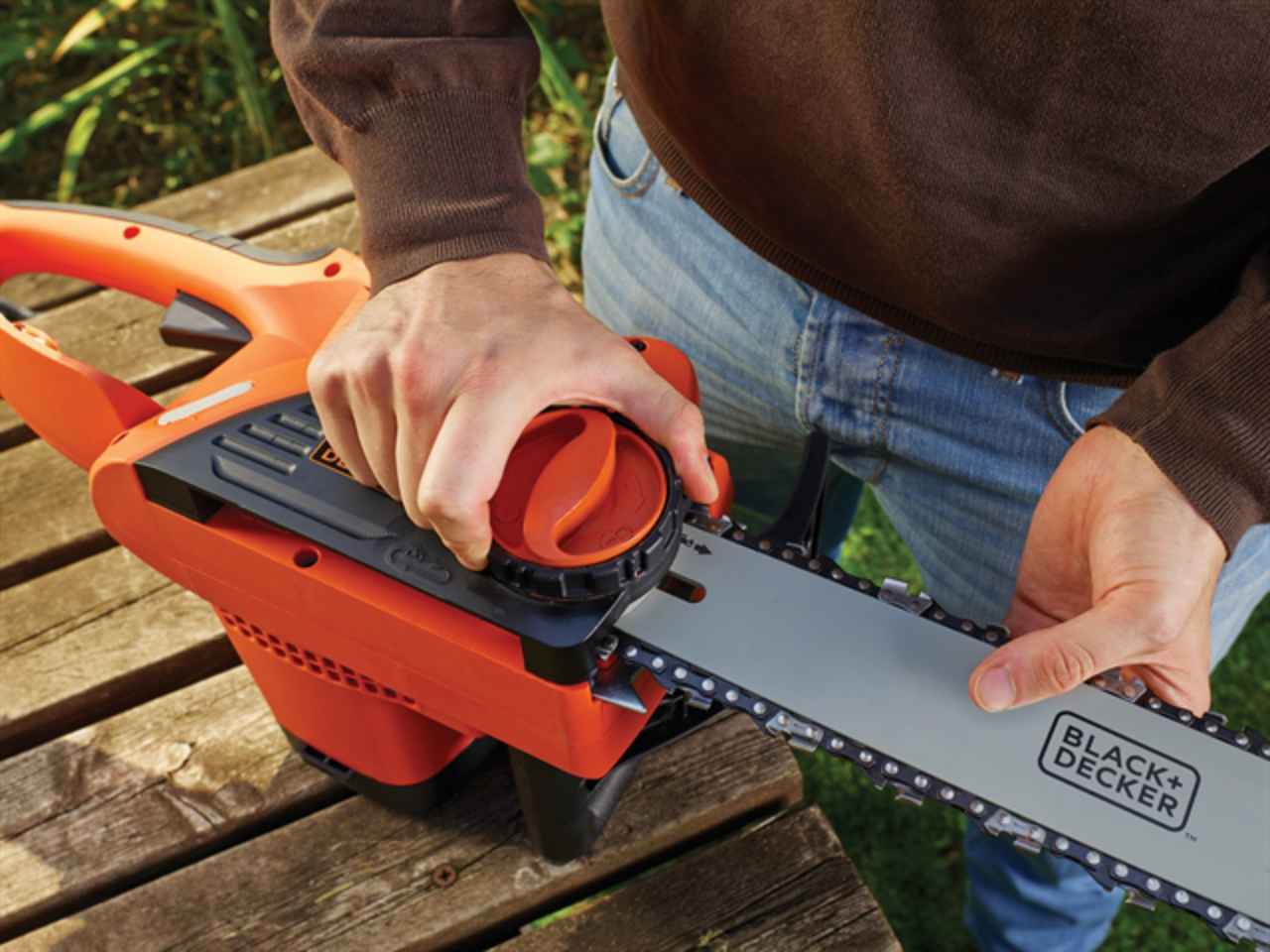 Black Decker CS2040 240v Corded Chainsaw 40cm Bar 2000W