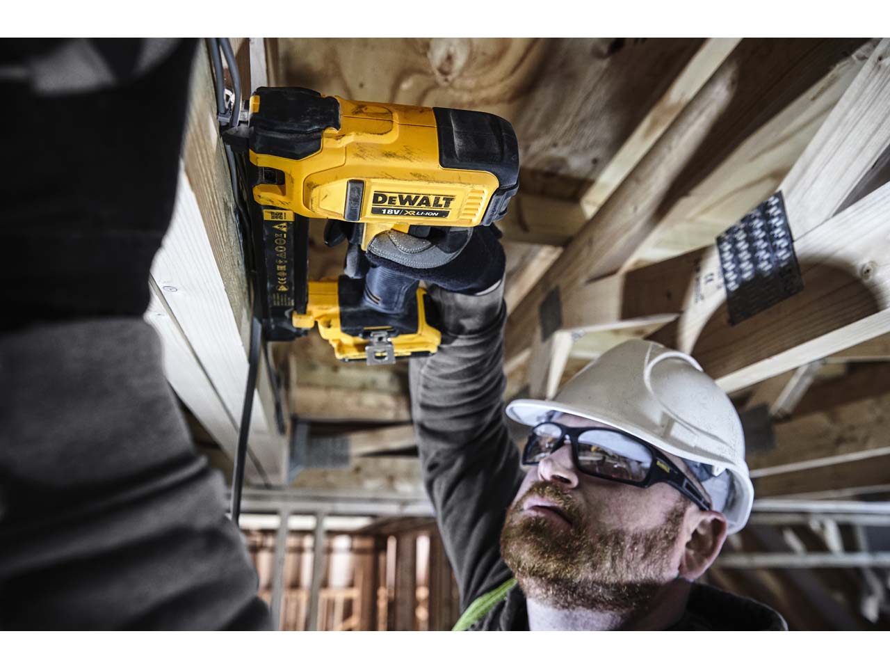 Dewalt electricians deals stapler