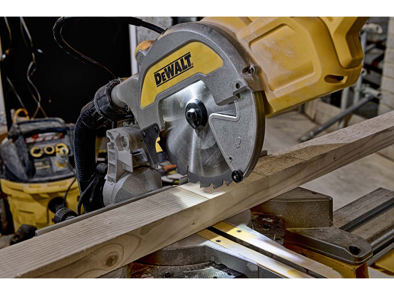 Dewalt 777 2024 mitre saw