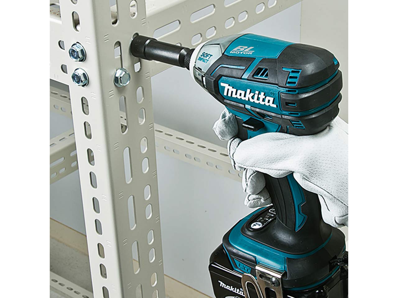 Makita oil outlet pulse driver