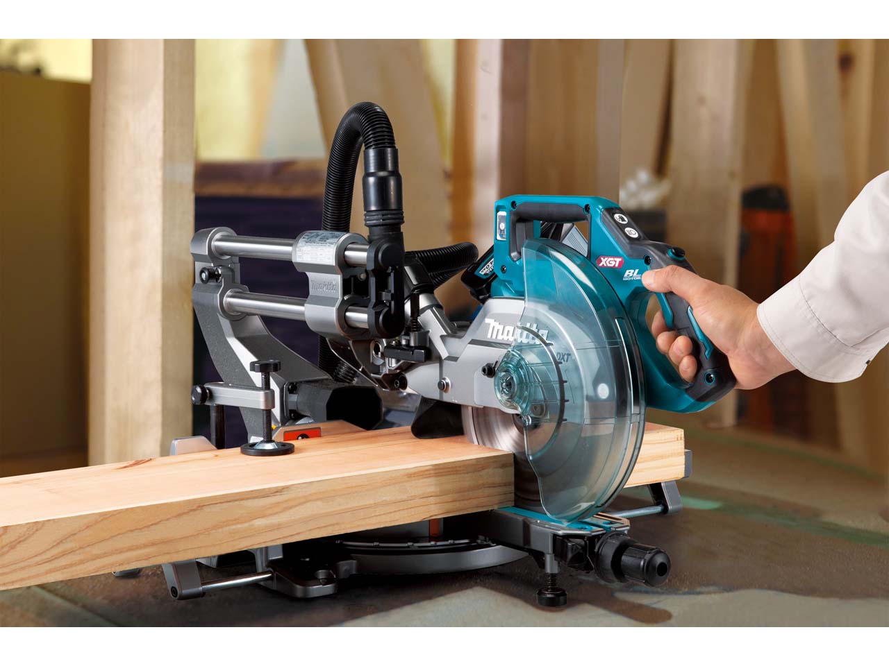 Makita xgt on sale miter saw