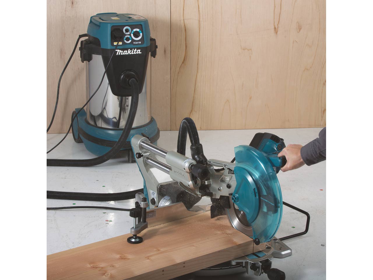 Makita 260mm compound on sale mitre saw