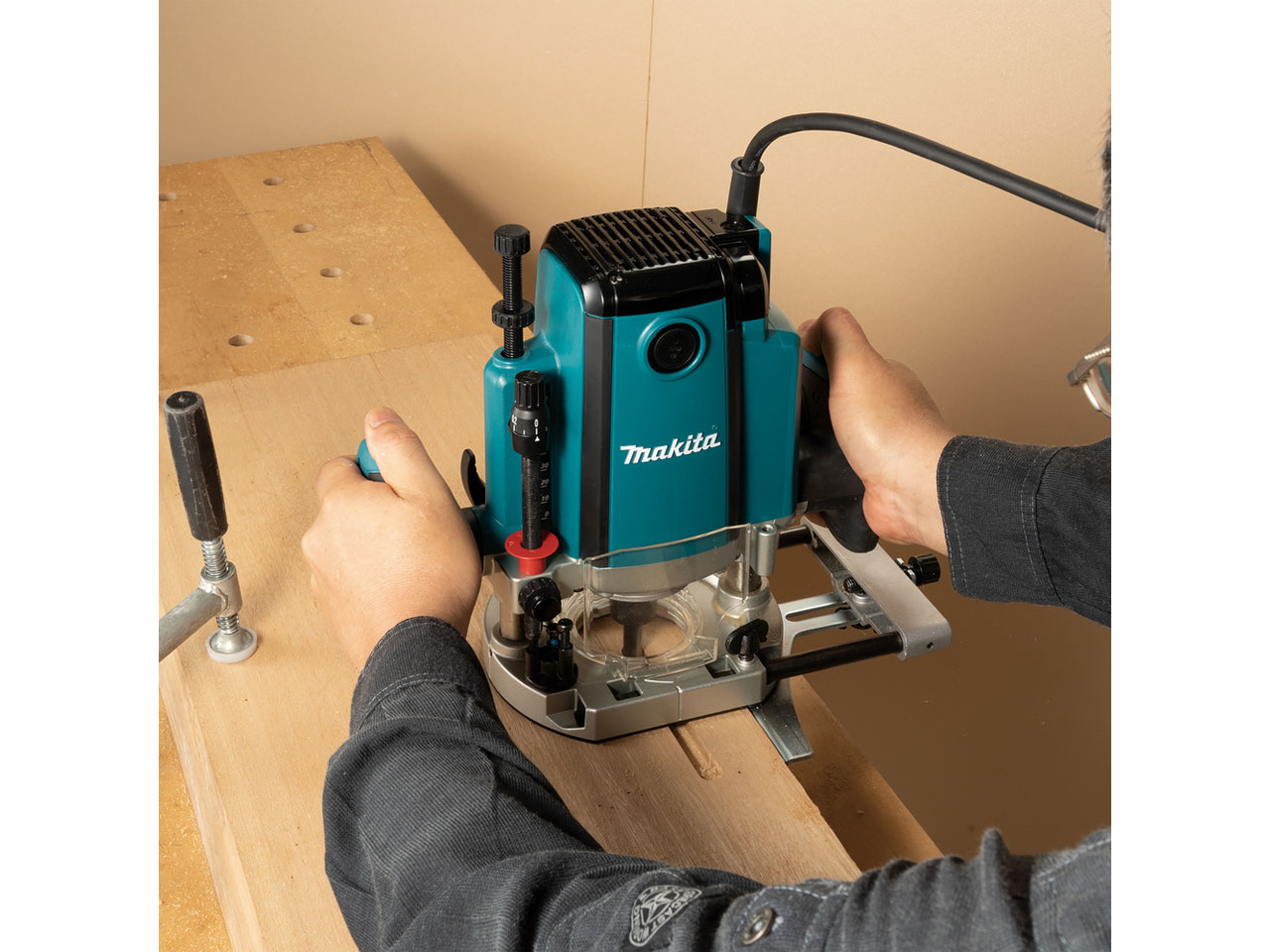 Makita store plunge router