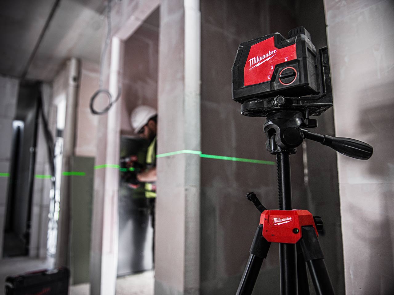 Milwaukee laser deals level tripod