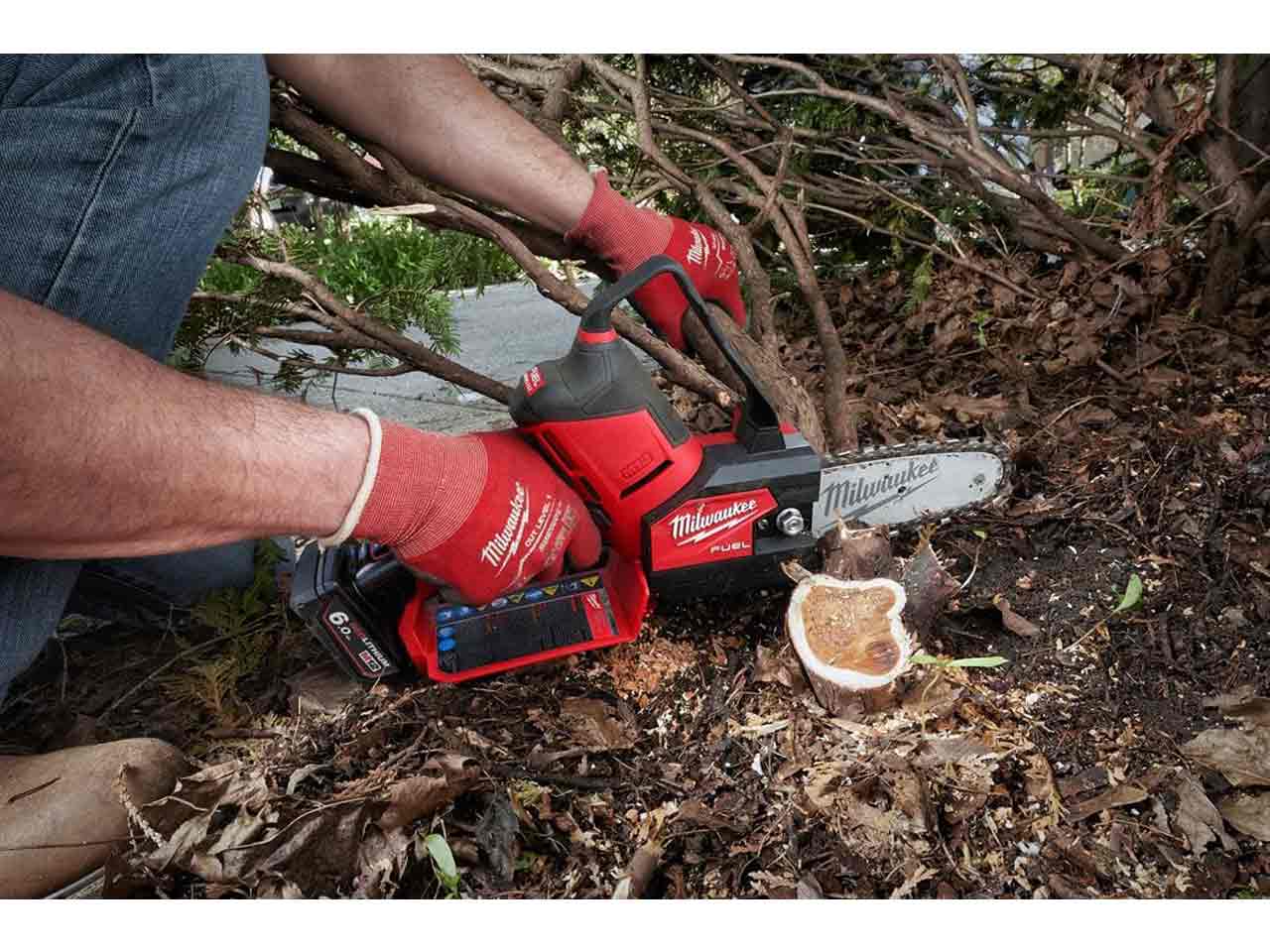 M12 fuel hatchet 6 pruning outlet saw