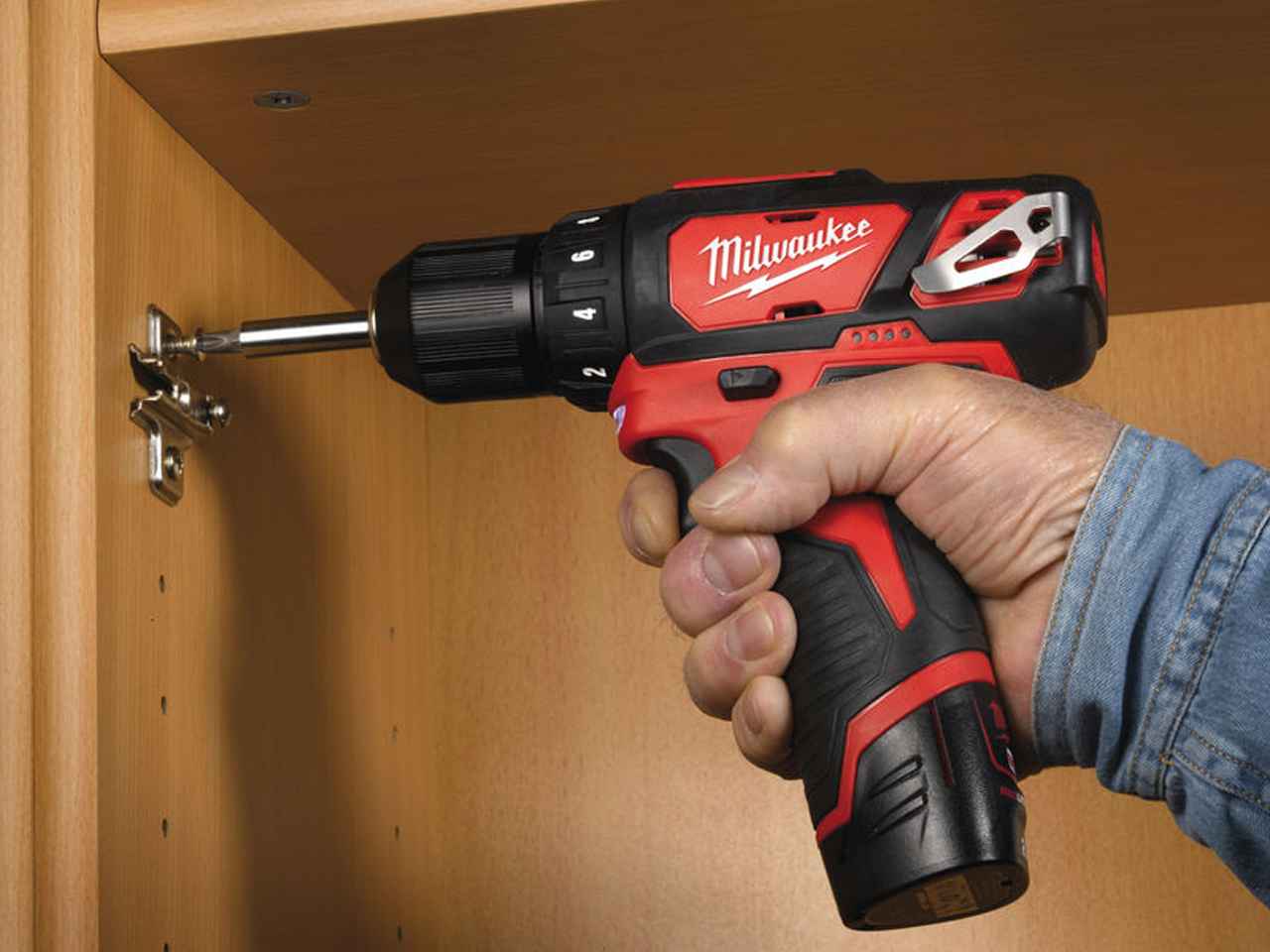 Milwaukee m12bdd202c on sale