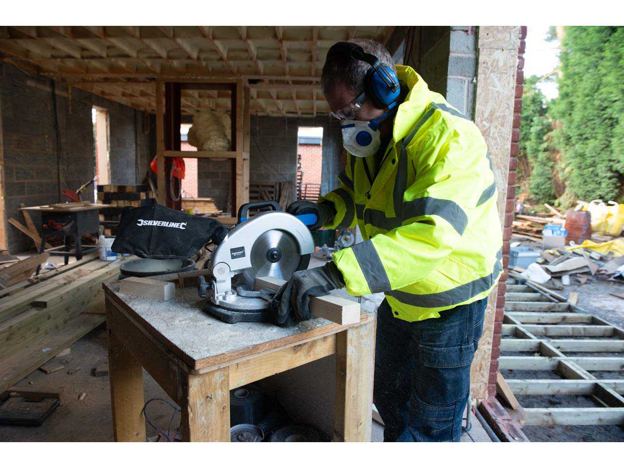 Silverline sliding deals mitre saw