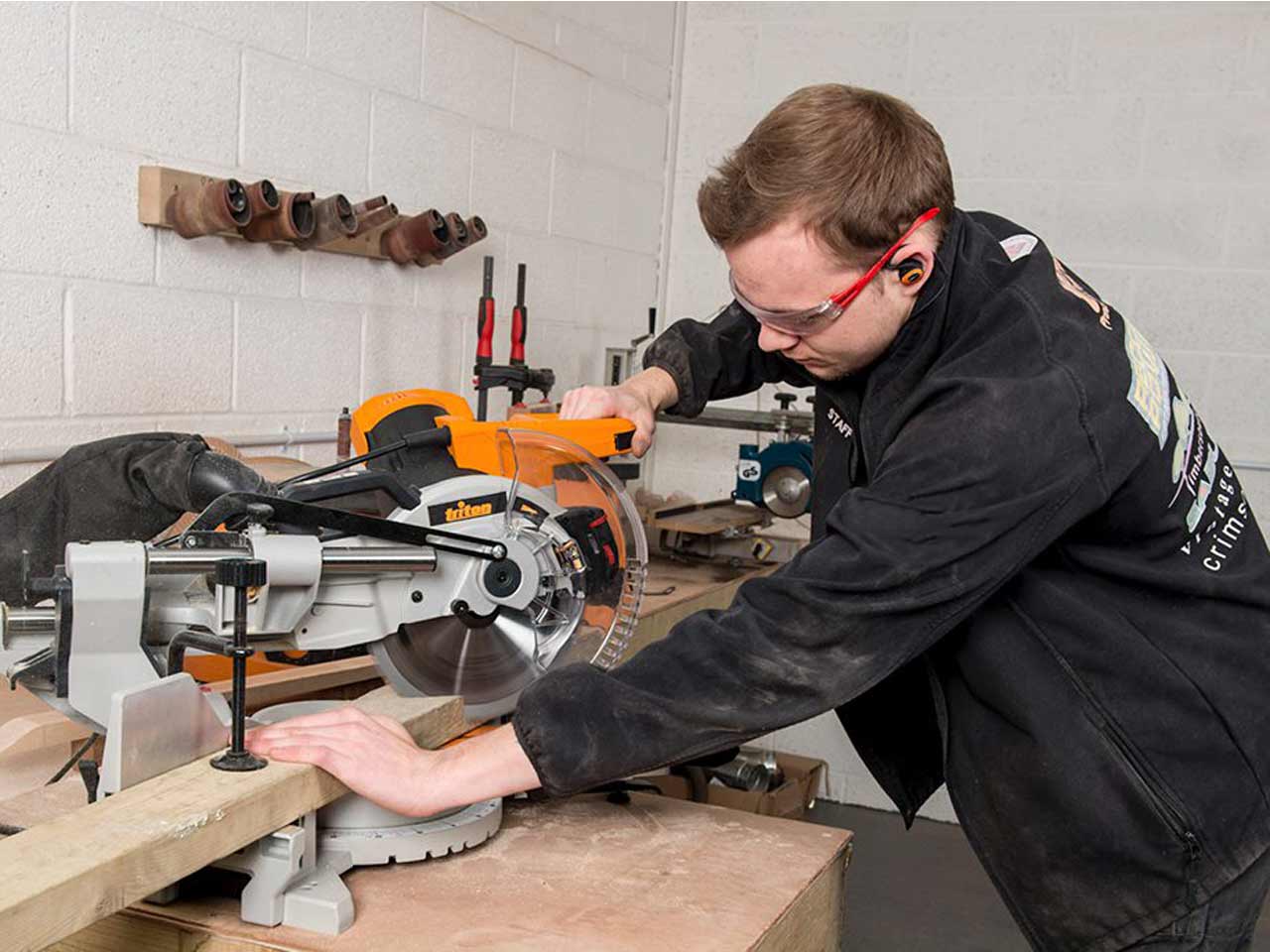 Space saving online sliding miter saw